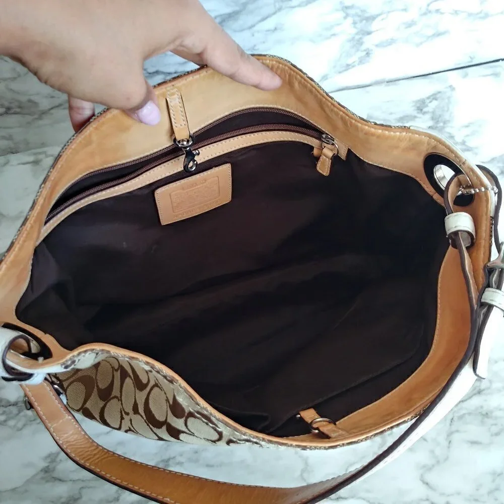 COACH tan/white shoulder bags - Picture 4 of 16